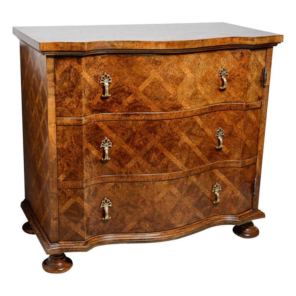 Vintage Traditional Style Small Chest